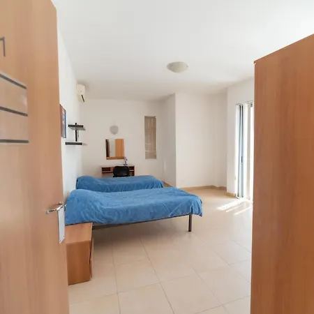 A Two Bedroom In The Heart Of St Julians Rol 7 Apartman San Ġiljan