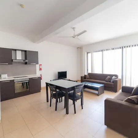 A Two Bedroom In The Heart Of St Julians Rol 7 *