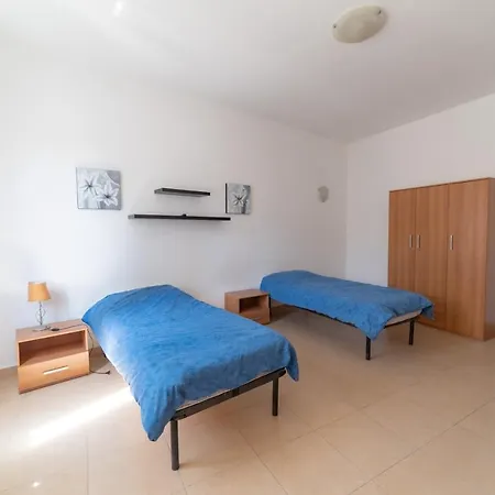 A Two Bedroom In The Heart Of St Julians Rol 7 Apartman San Ġiljan