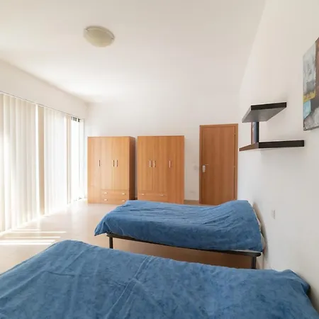 A Two Bedroom In The Heart Of St Julians Rol 7 San Ġiljan